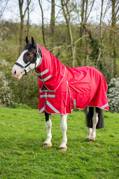 WIDE FIT 50g Detachable Neck Turnout Rug - Red